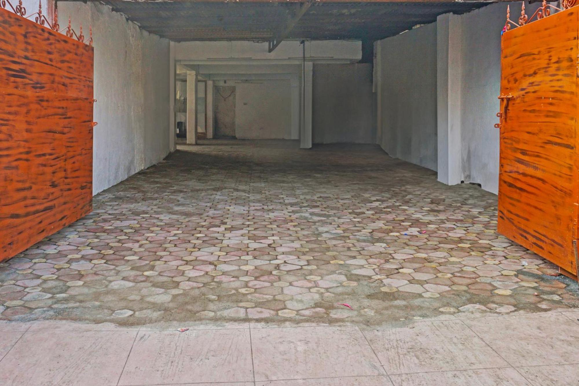 Oyo 820503 Lotus Lodge And Guest House Kharakvasla Exterior foto